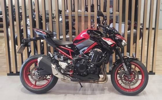 KAWASAKI Z900 